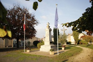 status monnument d'assais les jumeaux