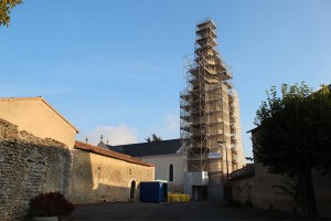 l'église a côté de la mairie d'assais les jumeaux